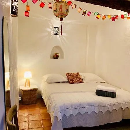 Holiday home Charming 3 Bed Artist In *