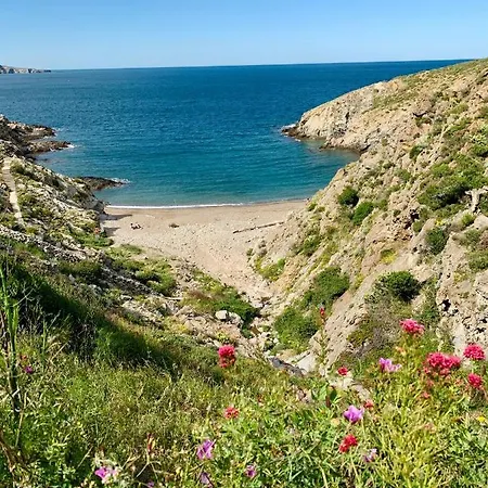 Charming 3 Bed Artist In Holiday home