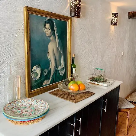 Charming 3 Bed Artist In *